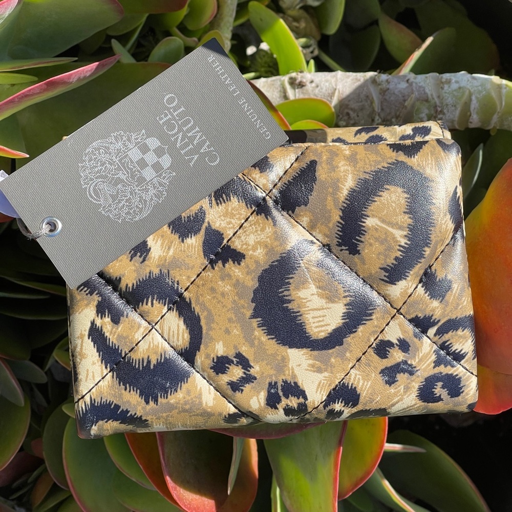 VINCE CAMUTO Doty Wallet In Leopard
